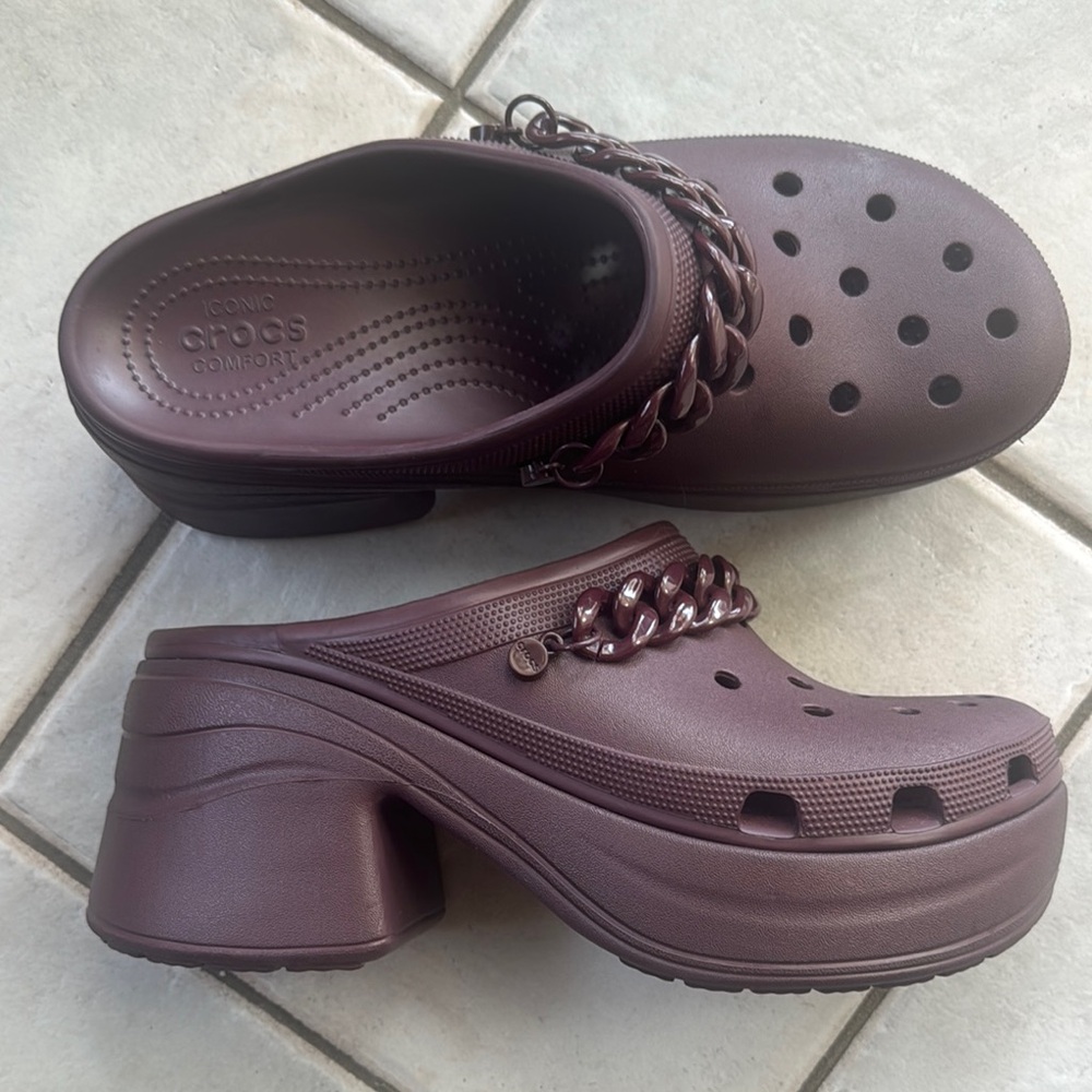 CROCS Women's Chain Detail Platform Clogs - Dark Brown